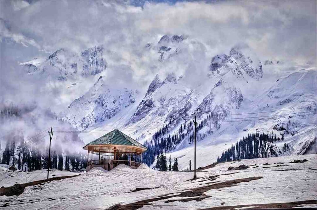 Thajiwas Glacier Trek